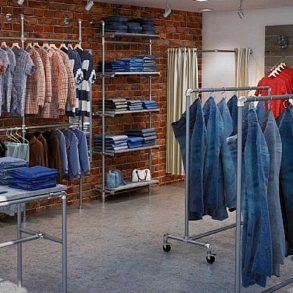 Väggmoduler & klädställ i grå galvaniserade vattenrör