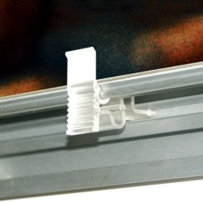 Klar plastklemme til plakat i Posterbox