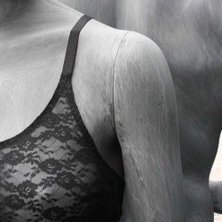 Mannequin - Raw damemannequin, ben til siden