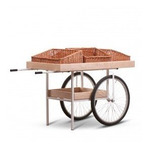 Marknadsvagn i björk med vävda korgar