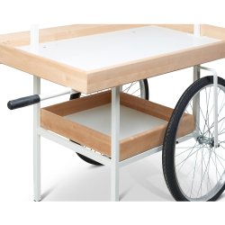 Marknadsvagn med gr&ouml;n/vit randig markis - naturliga hyllor