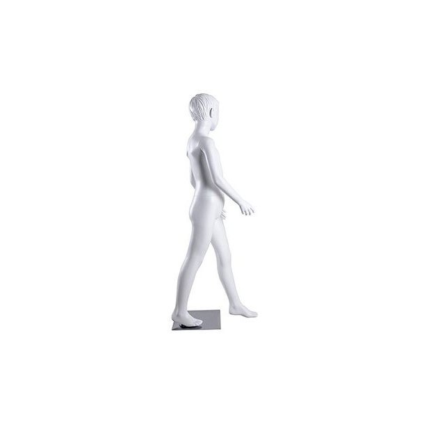 Ten-year-old boy mannequin - Walking
